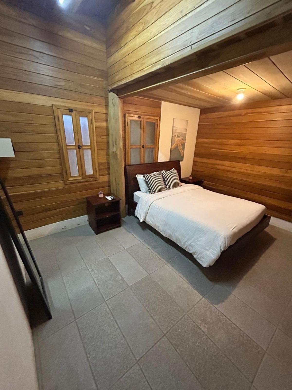Casa Aura: Beachfront Premium Hostel Tamarindo Exterior photo