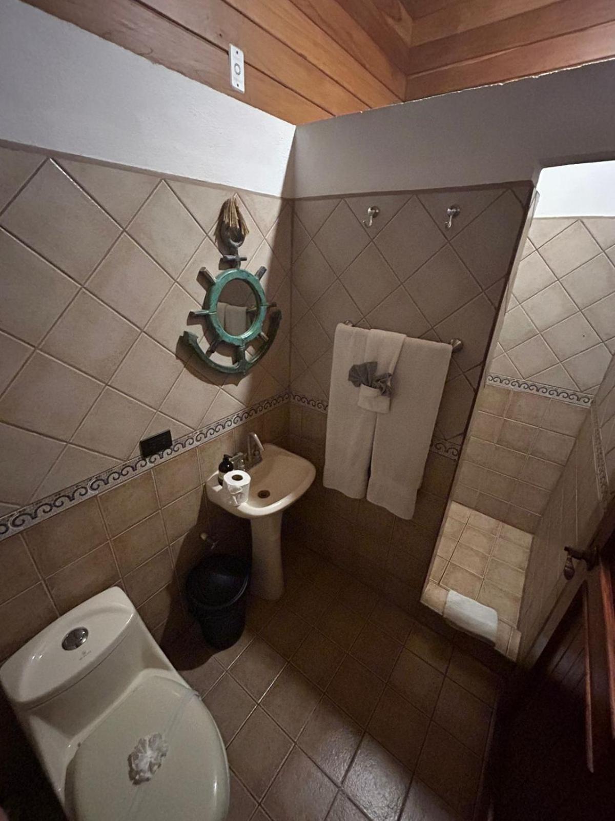 Casa Aura: Beachfront Premium Hostel Tamarindo Exterior photo