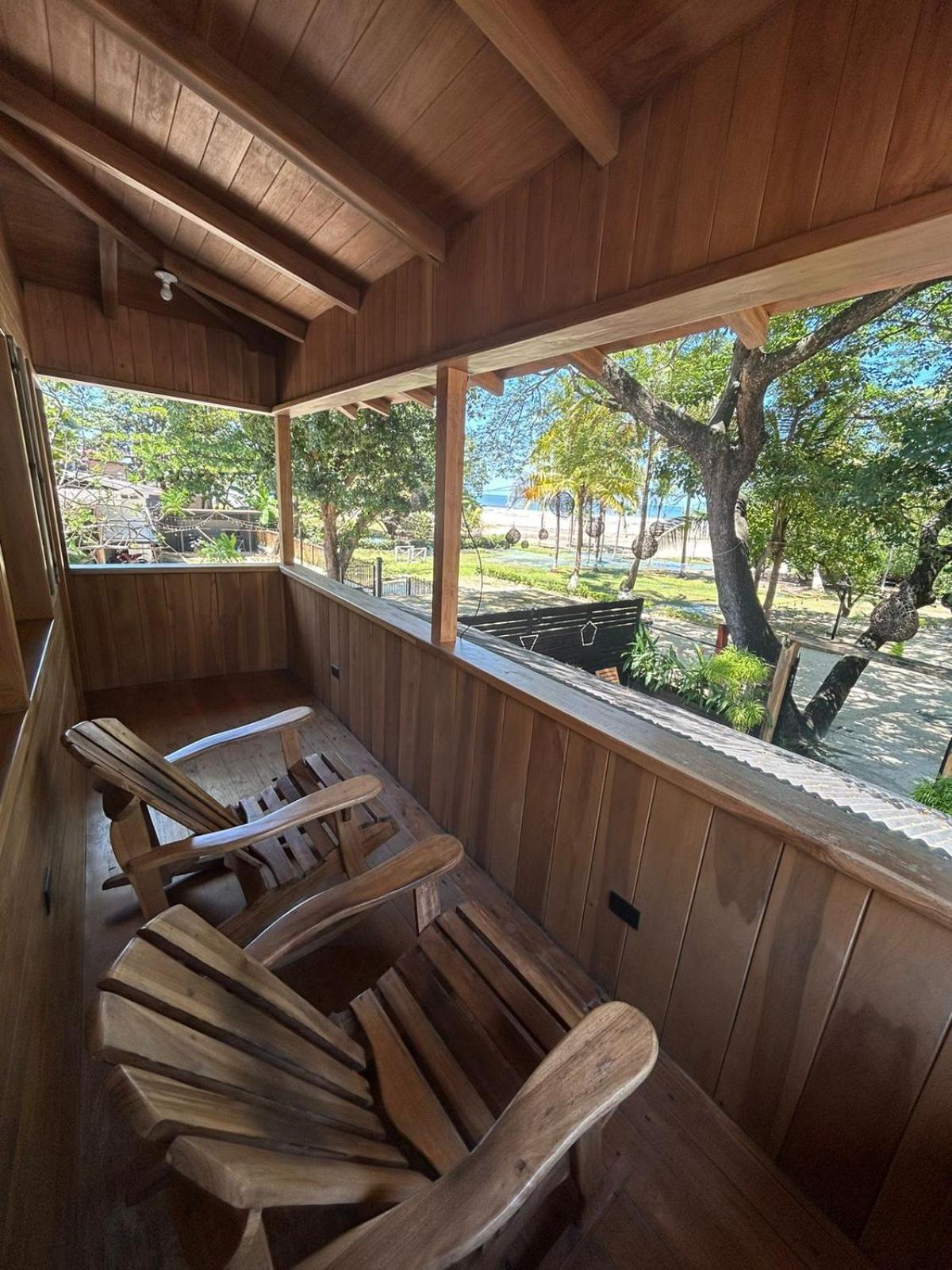 Casa Aura: Beachfront Premium Hostel Tamarindo Exterior photo