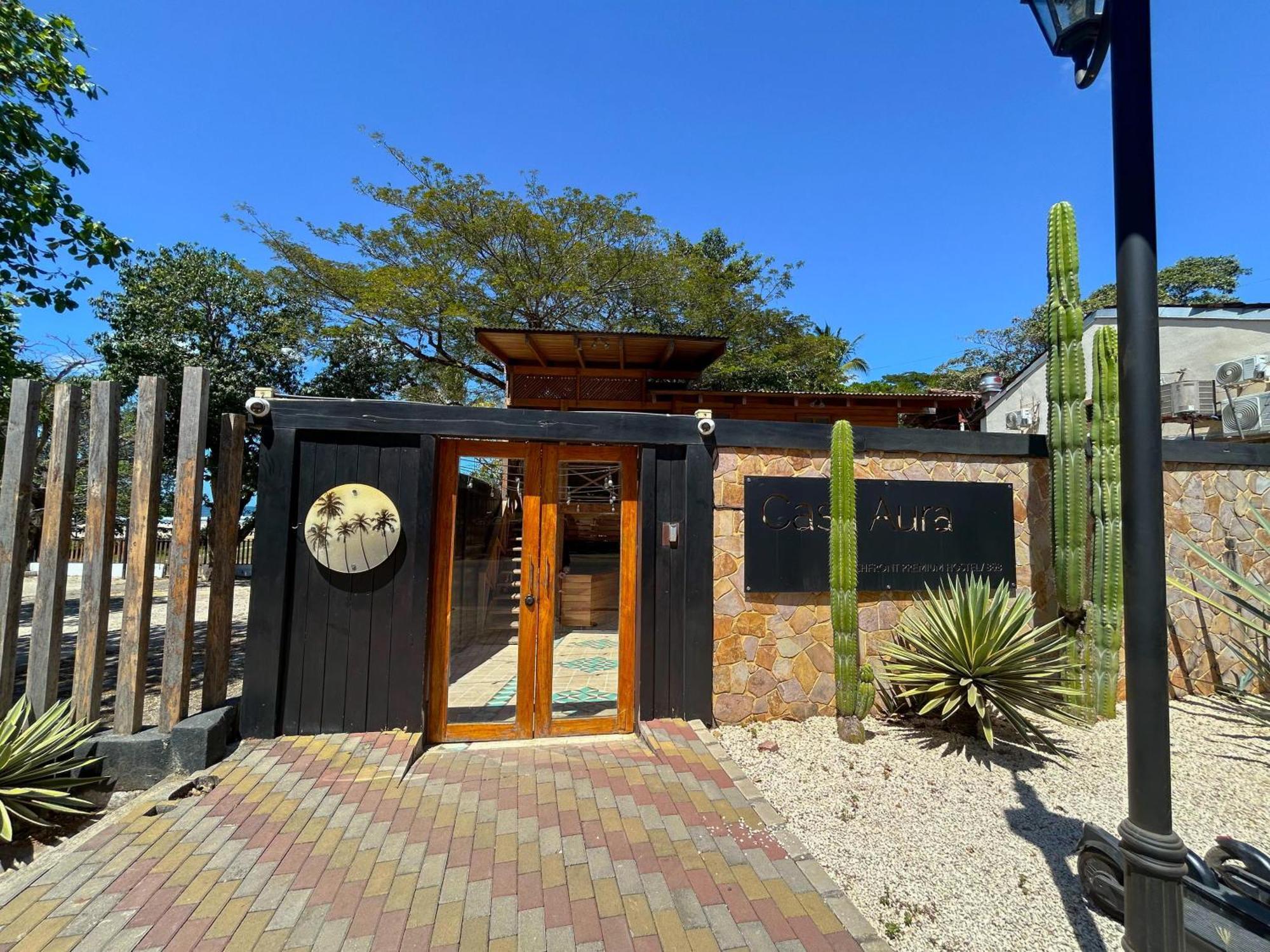 Casa Aura: Beachfront Premium Hostel Tamarindo Exterior photo