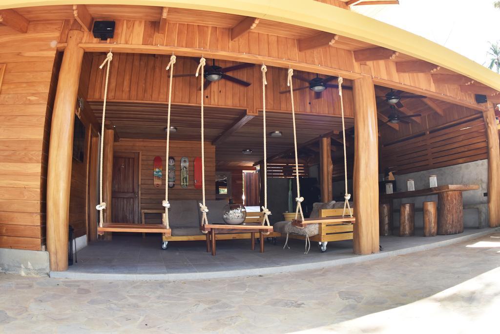 Casa Aura: Beachfront Premium Hostel Tamarindo Exterior photo