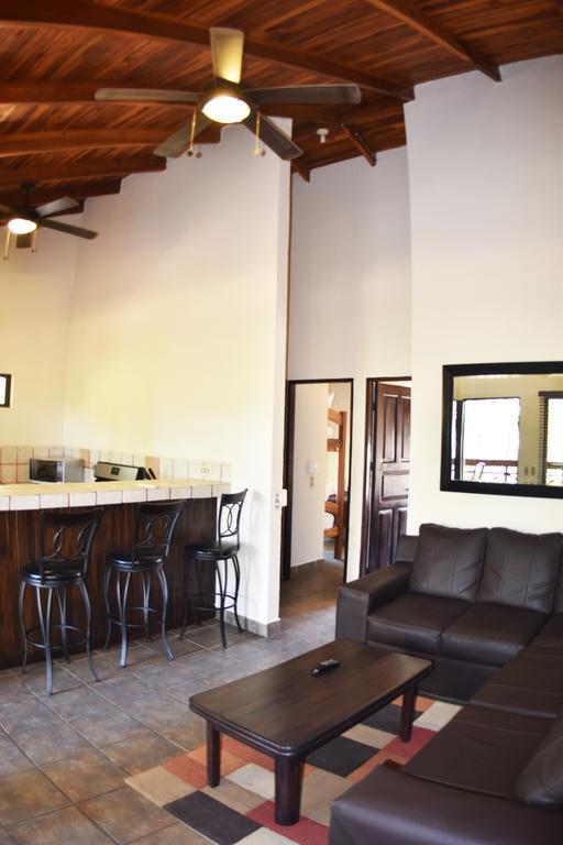 Casa Aura: Beachfront Premium Hostel Tamarindo Room photo