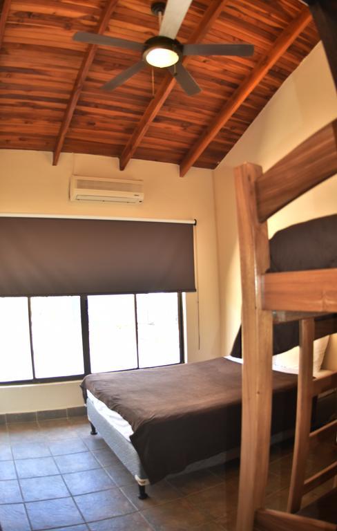 Casa Aura: Beachfront Premium Hostel Tamarindo Room photo