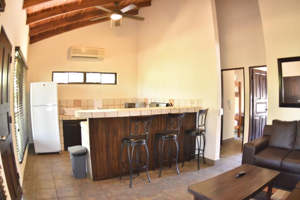 Casa Aura: Beachfront Premium Hostel Tamarindo Room photo