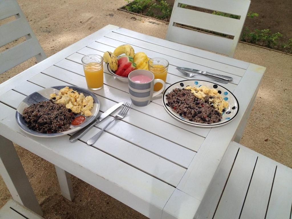 Casa Aura: Beachfront Premium Hostel Tamarindo Exterior photo